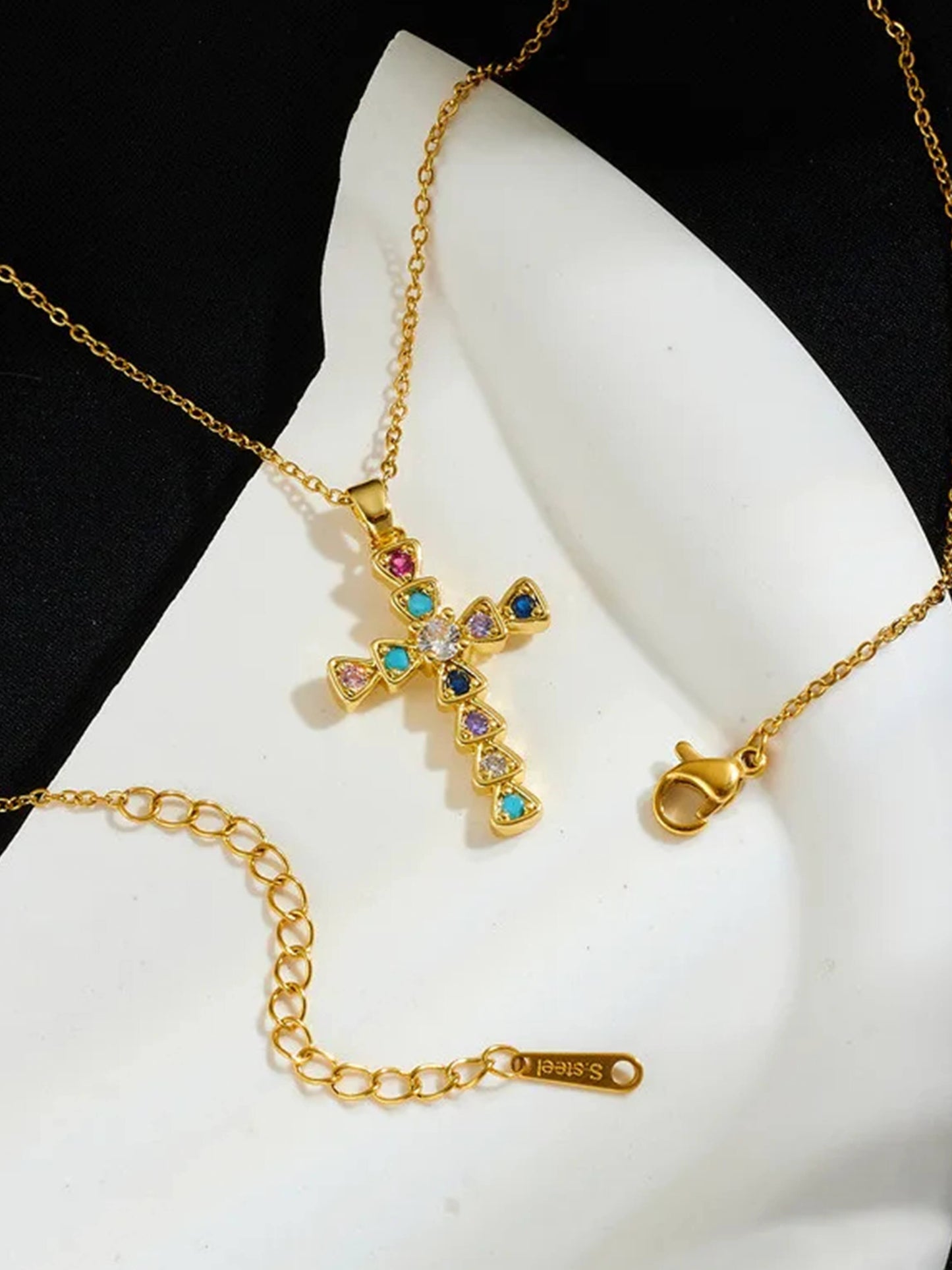 Lucy Zirkon Kreuz Anhänger Halskette