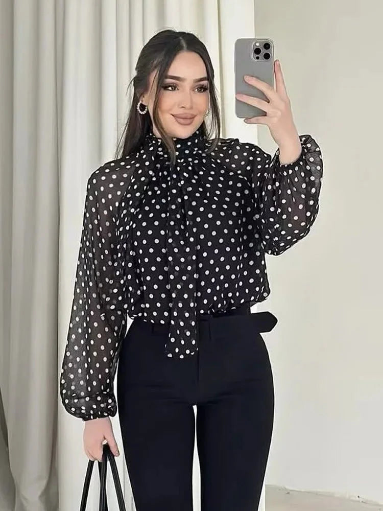 Cleo højhalset prikket bluse