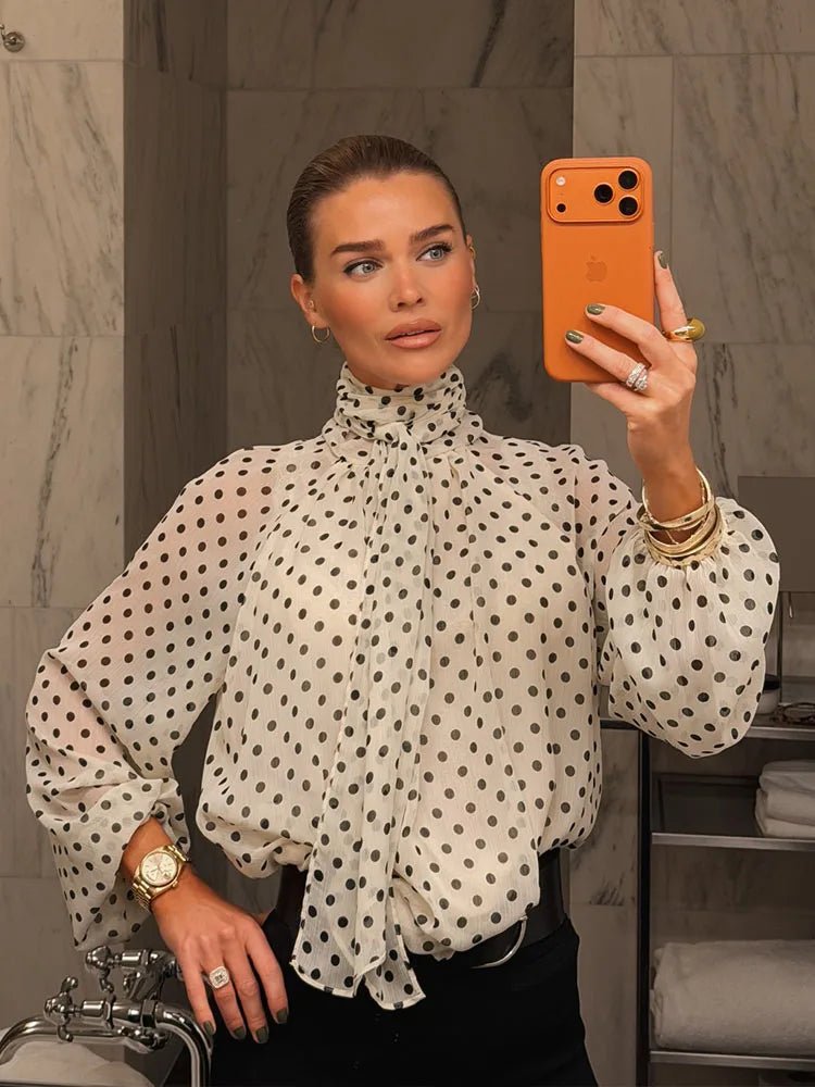 Cleo højhalset prikket bluse