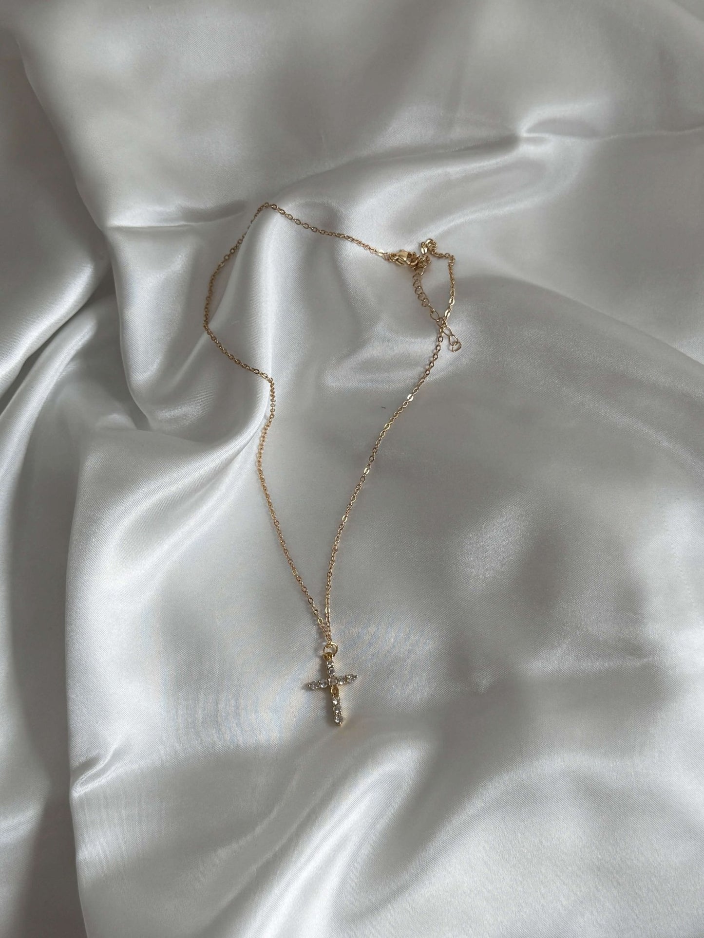 ZEYA - Ariadne Cross Necklace