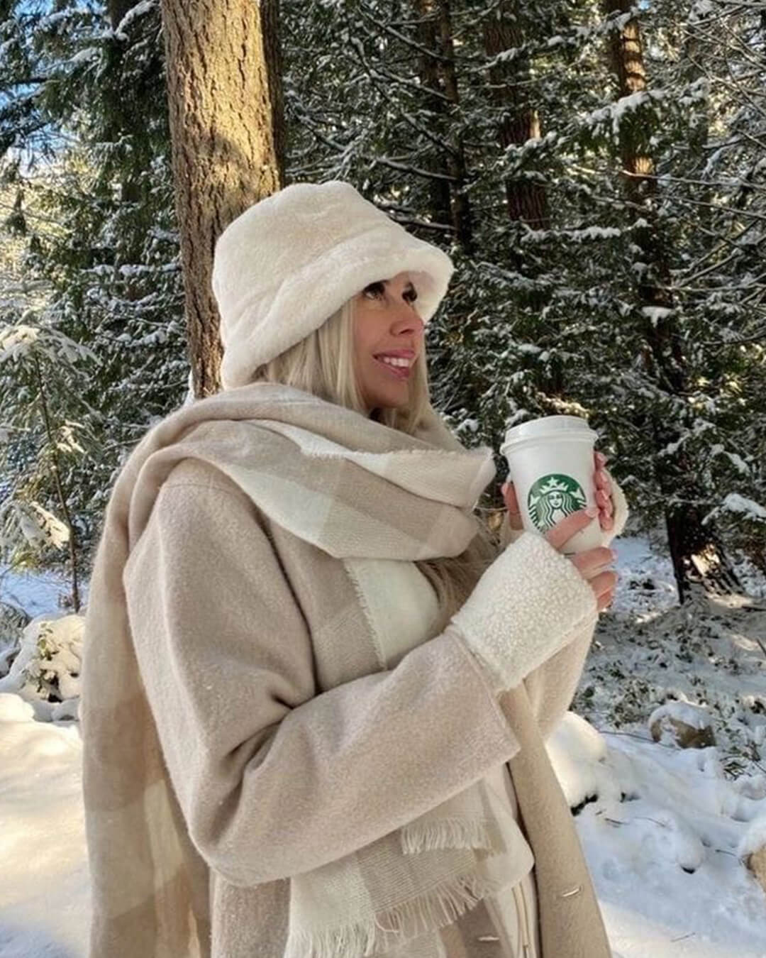 ZEYA - Eden Fluffy Bucket Hat